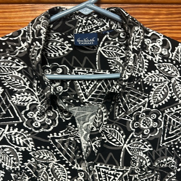 Gloria Vanderbilt Casuals leaf, flower and diamond print XL button down shirt - Picture 3 of 9